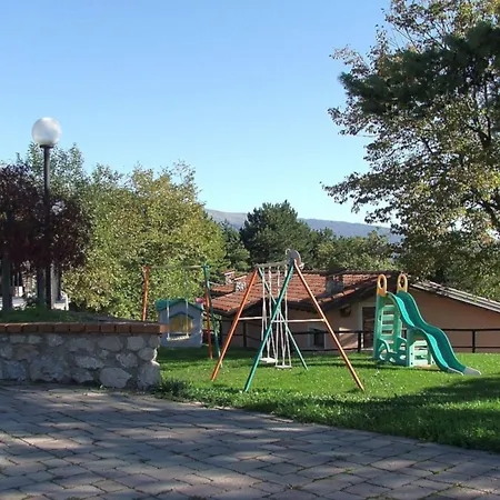 Schoenes Ferienhaeuschen Chiara In Ruhiger Lage Fuer Max 4 Personen Mit Pool Olzano