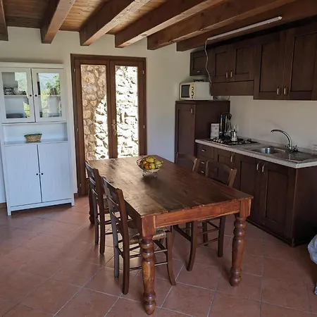 公寓 Schoenes Ferienhaeuschen Chiara In Ruhiger Lage Fuer Max 4 Personen Mit Pool