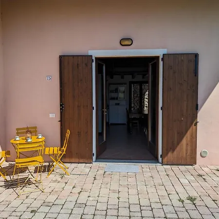 Schoenes Ferienhaeuschen Chiara In Ruhiger Lage Fuer Max 4 Personen Mit Pool 公寓 Olzano