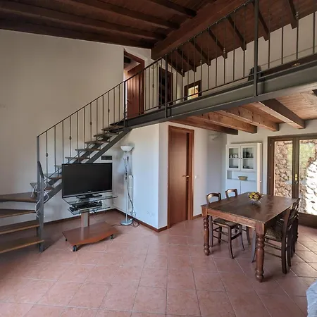 Schoenes Ferienhaeuschen Chiara In Ruhiger Lage Fuer Max 4 Personen Mit Pool