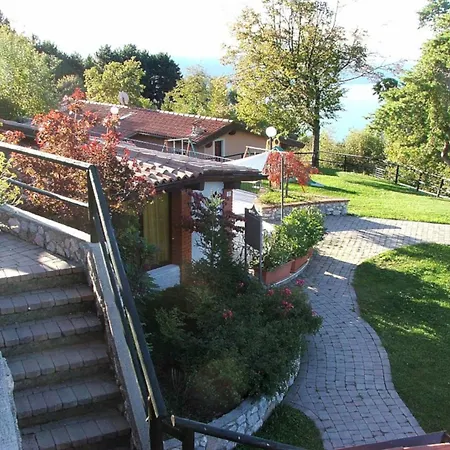 Schoenes Ferienhaeuschen Chiara In Ruhiger Lage Fuer Max 4 Personen Mit Pool